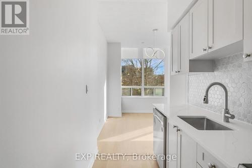 102 - 16 Dallimore Circle, Toronto, ON - Indoor Photo Showing Kitchen