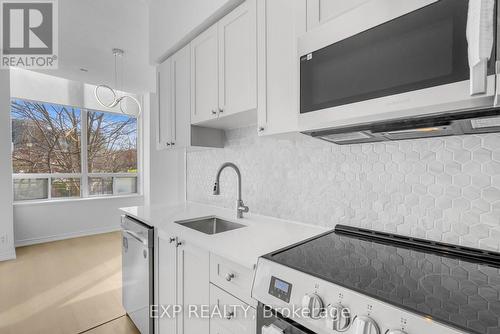 102 - 16 Dallimore Circle, Toronto, ON - Indoor Photo Showing Kitchen