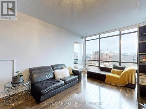 1406 - 438 King Street W, Toronto, ON - Indoor Photo Showing Living Room