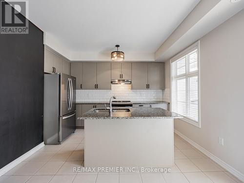 14 Westbury Way, Whitby, ON - Indoor Photo Showing Kitchen