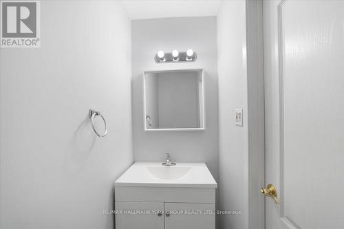 2814 Andorra Circle, Mississauga, ON - Indoor Photo Showing Bathroom