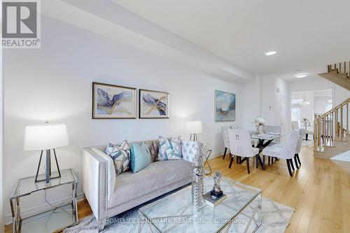 125 Dundas Way, Markham, ON - Indoor Photo Showing Living Room