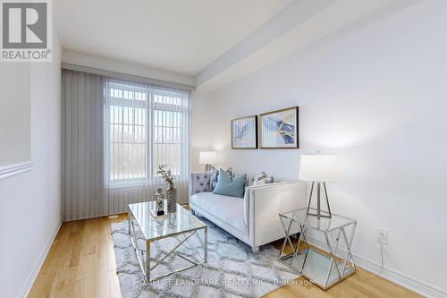 125 Dundas Way, Markham, ON - Indoor Photo Showing Living Room