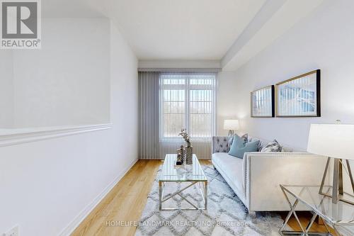 125 Dundas Way, Markham, ON - Indoor Photo Showing Living Room