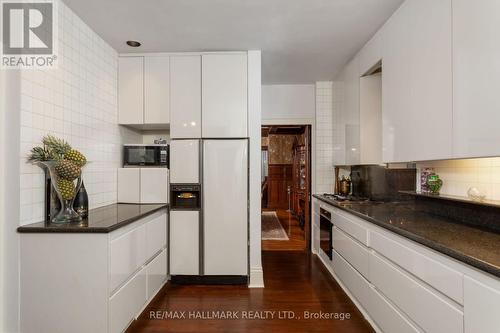 60 Indian Grove, Toronto, ON - Indoor Photo Showing Kitchen