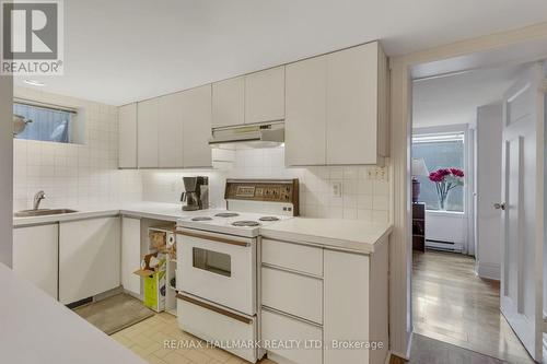 60 Indian Grove, Toronto, ON - Indoor Photo Showing Kitchen