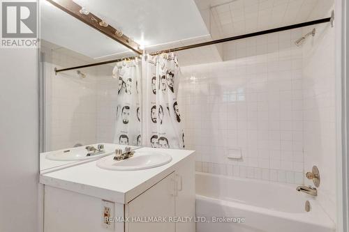 60 Indian Grove, Toronto, ON - Indoor Photo Showing Bathroom