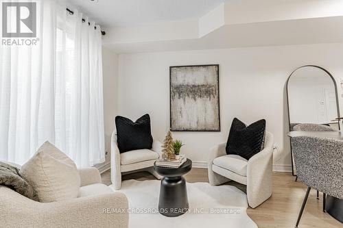 26 - 31 Foundry Avenue, Toronto, ON - Indoor Photo Showing Living Room