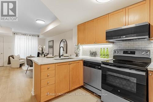 26 - 31 Foundry Avenue, Toronto, ON - Indoor Photo Showing Kitchen