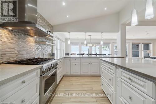 899 Edgemere Road, Fort Erie (334 - Crescent Park), ON - Indoor Photo Showing Kitchen With Upgraded Kitchen