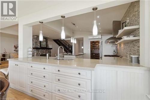 899 Edgemere Road, Fort Erie (334 - Crescent Park), ON - Indoor Photo Showing Kitchen