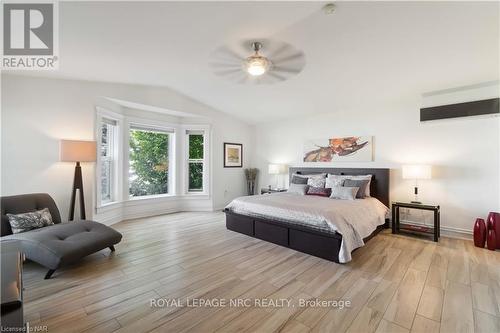 899 Edgemere Road, Fort Erie (334 - Crescent Park), ON - Indoor Photo Showing Bedroom