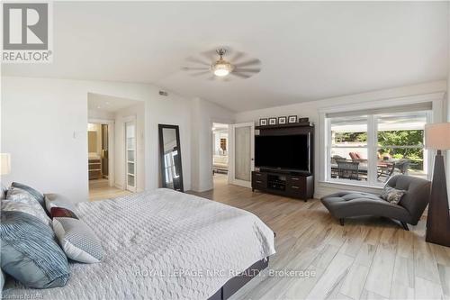 899 Edgemere Road, Fort Erie (334 - Crescent Park), ON - Indoor Photo Showing Bedroom