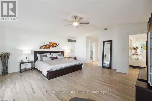 899 Edgemere Road, Fort Erie (334 - Crescent Park), ON - Indoor Photo Showing Bedroom