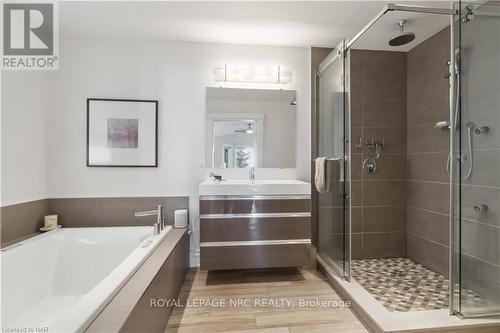 899 Edgemere Road, Fort Erie (334 - Crescent Park), ON - Indoor Photo Showing Bathroom