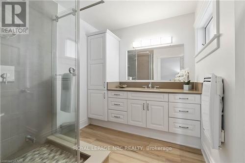 899 Edgemere Road, Fort Erie (334 - Crescent Park), ON - Indoor Photo Showing Bathroom