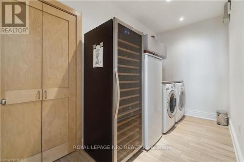 899 Edgemere Road, Fort Erie (334 - Crescent Park), ON - Indoor Photo Showing Laundry Room