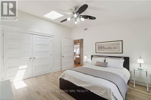 899 Edgemere Road, Fort Erie (334 - Crescent Park), ON - Indoor Photo Showing Bedroom