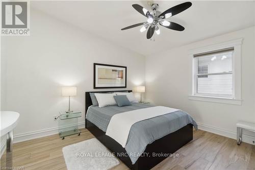 899 Edgemere Road, Fort Erie (334 - Crescent Park), ON - Indoor Photo Showing Bedroom