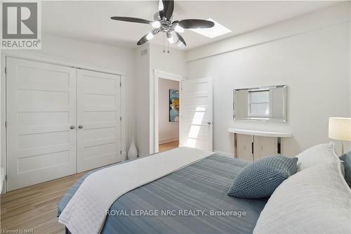 899 Edgemere Road, Fort Erie (334 - Crescent Park), ON - Indoor Photo Showing Bedroom