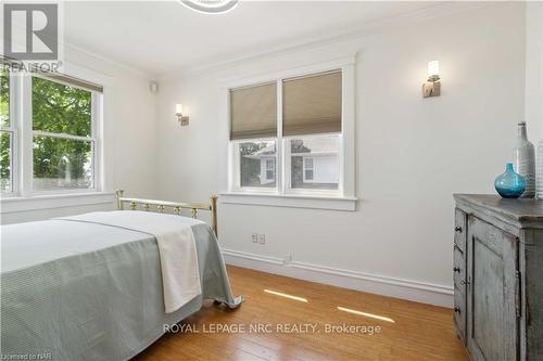 899 Edgemere Road, Fort Erie (334 - Crescent Park), ON - Indoor Photo Showing Bedroom