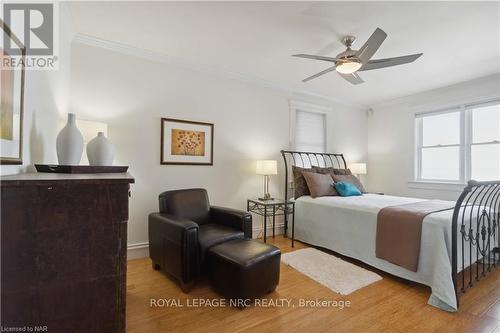 899 Edgemere Road, Fort Erie (334 - Crescent Park), ON - Indoor Photo Showing Bedroom