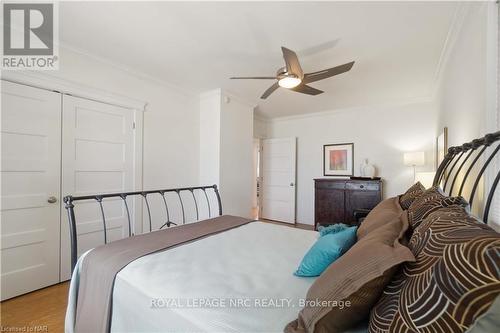 899 Edgemere Road, Fort Erie (334 - Crescent Park), ON - Indoor Photo Showing Bedroom