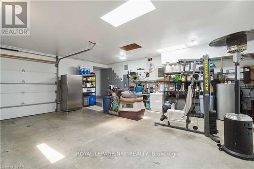 899 Edgemere Road, Fort Erie (334 - Crescent Park), ON - Indoor Photo Showing Garage