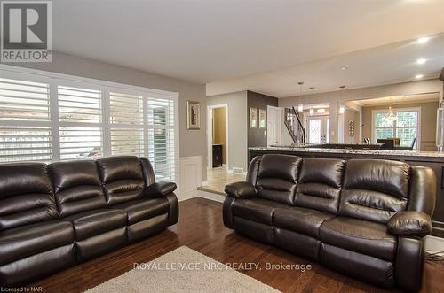 46 Millbridge Cres Crescent, Pelham (662 - Fonthill), ON - Indoor Photo Showing Living Room