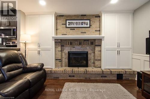 46 Millbridge Cres Crescent, Pelham (662 - Fonthill), ON - Indoor Photo Showing Living Room With Fireplace