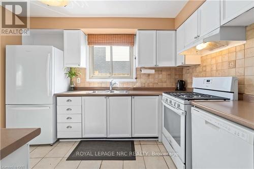 57 Bayview Drive, Grimsby (540 - Grimsby Beach), ON - Indoor Photo Showing Kitchen With Double Sink