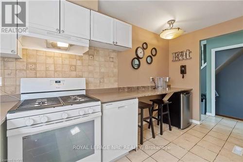 57 Bayview Drive, Grimsby (540 - Grimsby Beach), ON - Indoor Photo Showing Kitchen