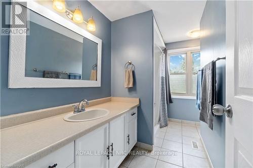 57 Bayview Drive, Grimsby (540 - Grimsby Beach), ON - Indoor Photo Showing Bathroom