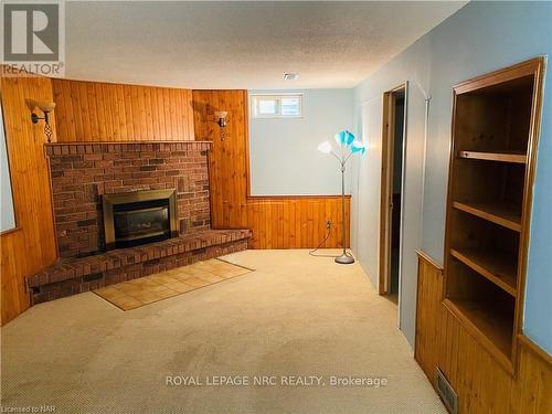 57 Bayview Drive, Grimsby (540 - Grimsby Beach), ON - Indoor Photo Showing Living Room With Fireplace