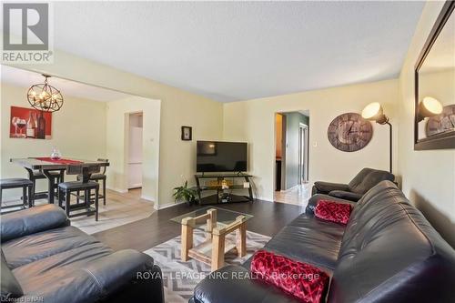 57 Bayview Drive, Grimsby (540 - Grimsby Beach), ON - Indoor Photo Showing Living Room