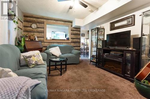 107 Queen St Street, Haldimand County, ON - Indoor Photo Showing Living Room