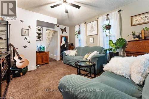 107 Queen St Street, Haldimand County, ON - Indoor Photo Showing Living Room