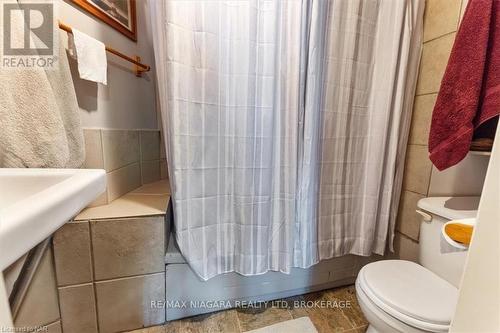 107 Queen St Street, Haldimand County, ON - Indoor Photo Showing Bathroom