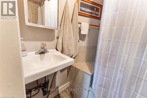 107 Queen St Street, Haldimand County, ON - Indoor Photo Showing Bathroom