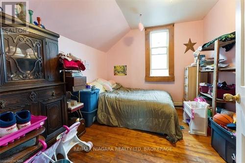 107 Queen St Street, Haldimand County, ON - Indoor Photo Showing Bedroom