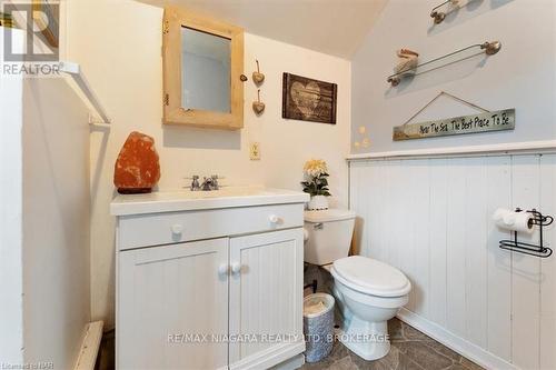 107 Queen St Street, Haldimand County, ON - Indoor Photo Showing Bathroom