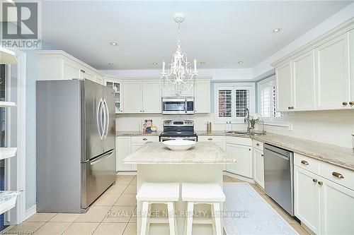 68 Welstead Drive, St. Catharines (462 - Rykert/Vansickle), ON - Indoor Photo Showing Kitchen