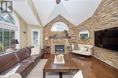 68 Welstead Drive, St. Catharines (462 - Rykert/Vansickle), ON - Indoor Photo Showing Living Room With Fireplace