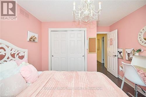 68 Welstead Drive, St. Catharines (462 - Rykert/Vansickle), ON - Indoor Photo Showing Bedroom