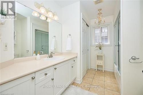 68 Welstead Drive, St. Catharines (462 - Rykert/Vansickle), ON - Indoor Photo Showing Bathroom