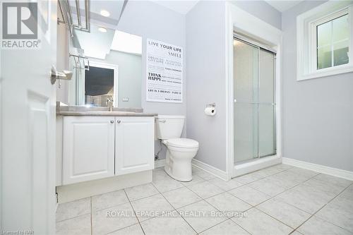 68 Welstead Drive, St. Catharines (462 - Rykert/Vansickle), ON - Indoor Photo Showing Bathroom