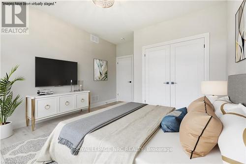 64 Hickory Court, Port Colborne, ON - Indoor Photo Showing Bedroom