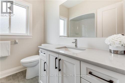 64 Hickory Court, Port Colborne, ON - Indoor Photo Showing Bathroom