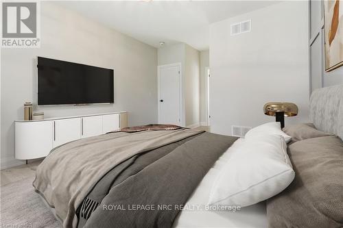 64 Hickory Court, Port Colborne, ON - Indoor Photo Showing Bedroom