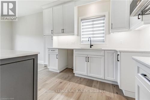 64 Hickory Court, Port Colborne, ON - Indoor Photo Showing Kitchen